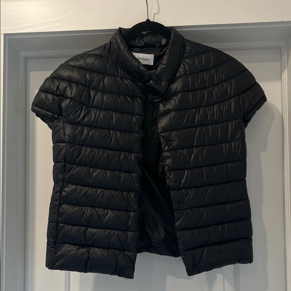 Short sleeve puffer jacket